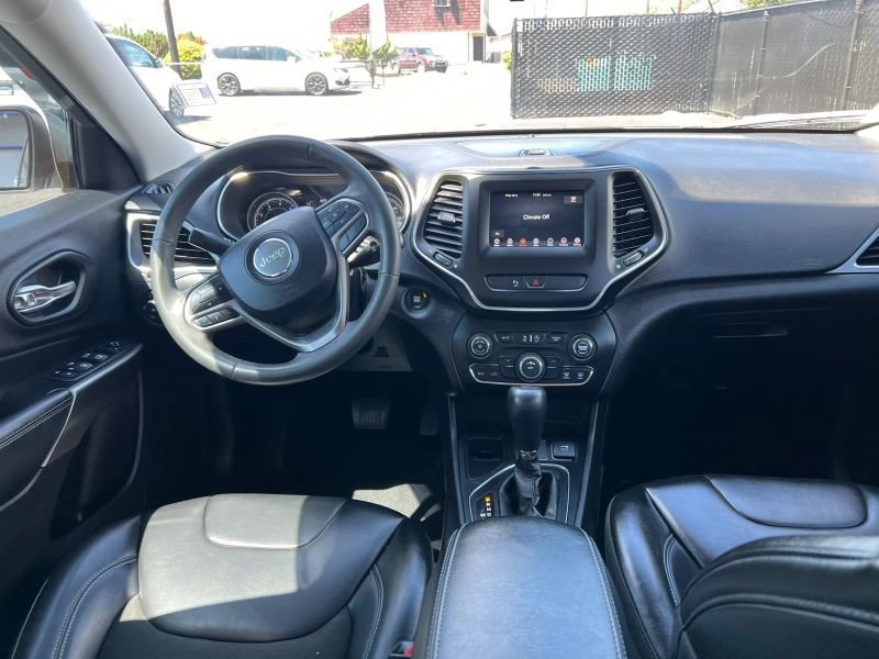 Used 2020 Jeep Cherokee Latitude Plus FWD image 11