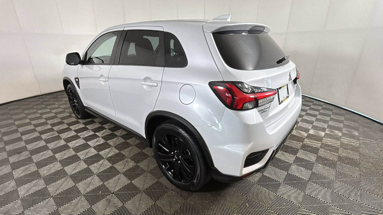 Used 2025 Mitsubishi Outlander Sport LE AWD/4WD image 4