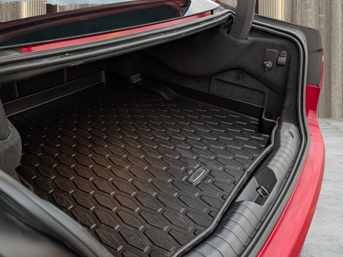 Used 2018 Jaguar XF S image 36