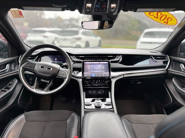 Used 2023 Jeep Grand Cherokee Trailhawk AWD/4WD image 18