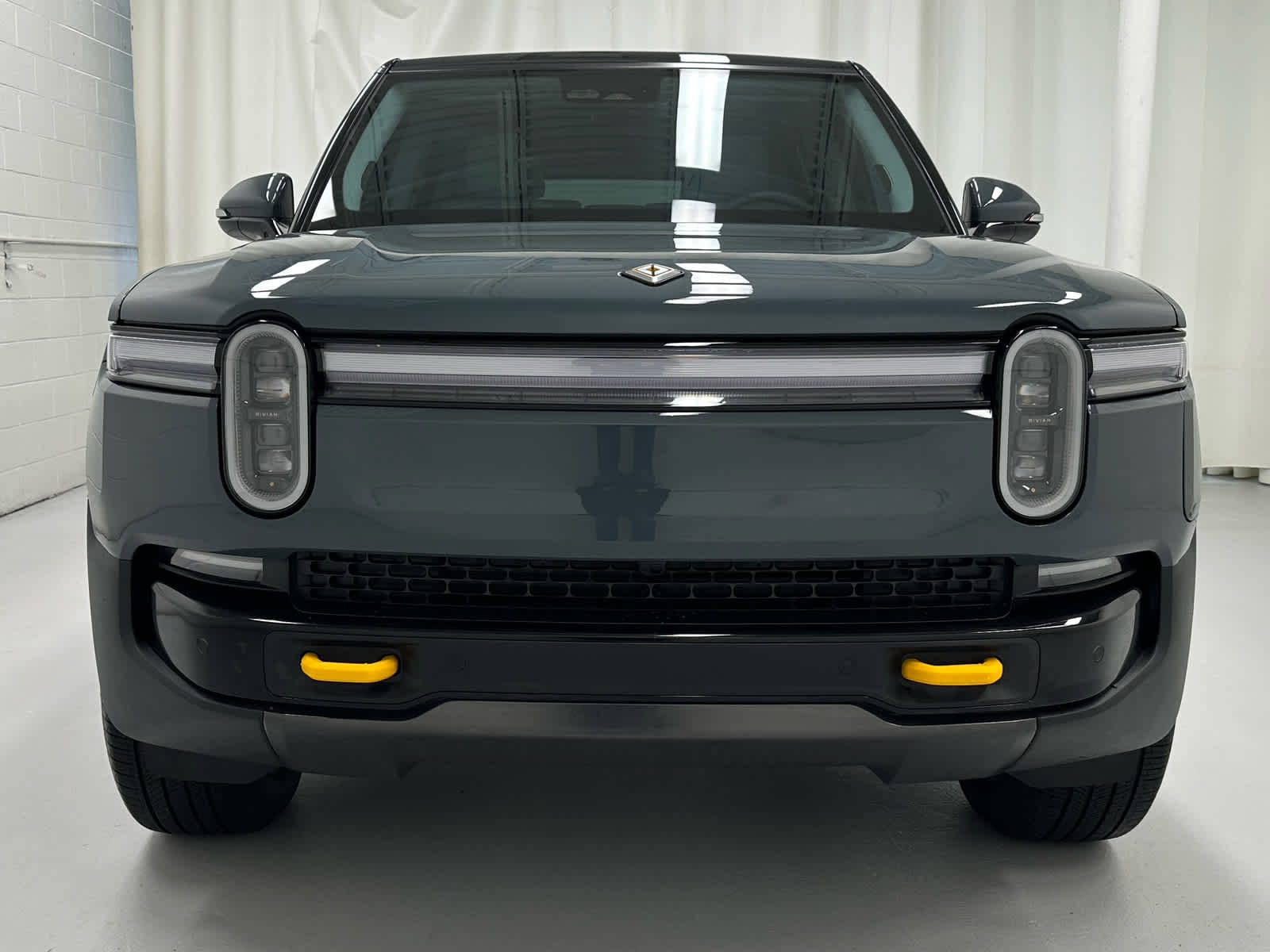 Used 2026 Rivian R1S Premium image 5