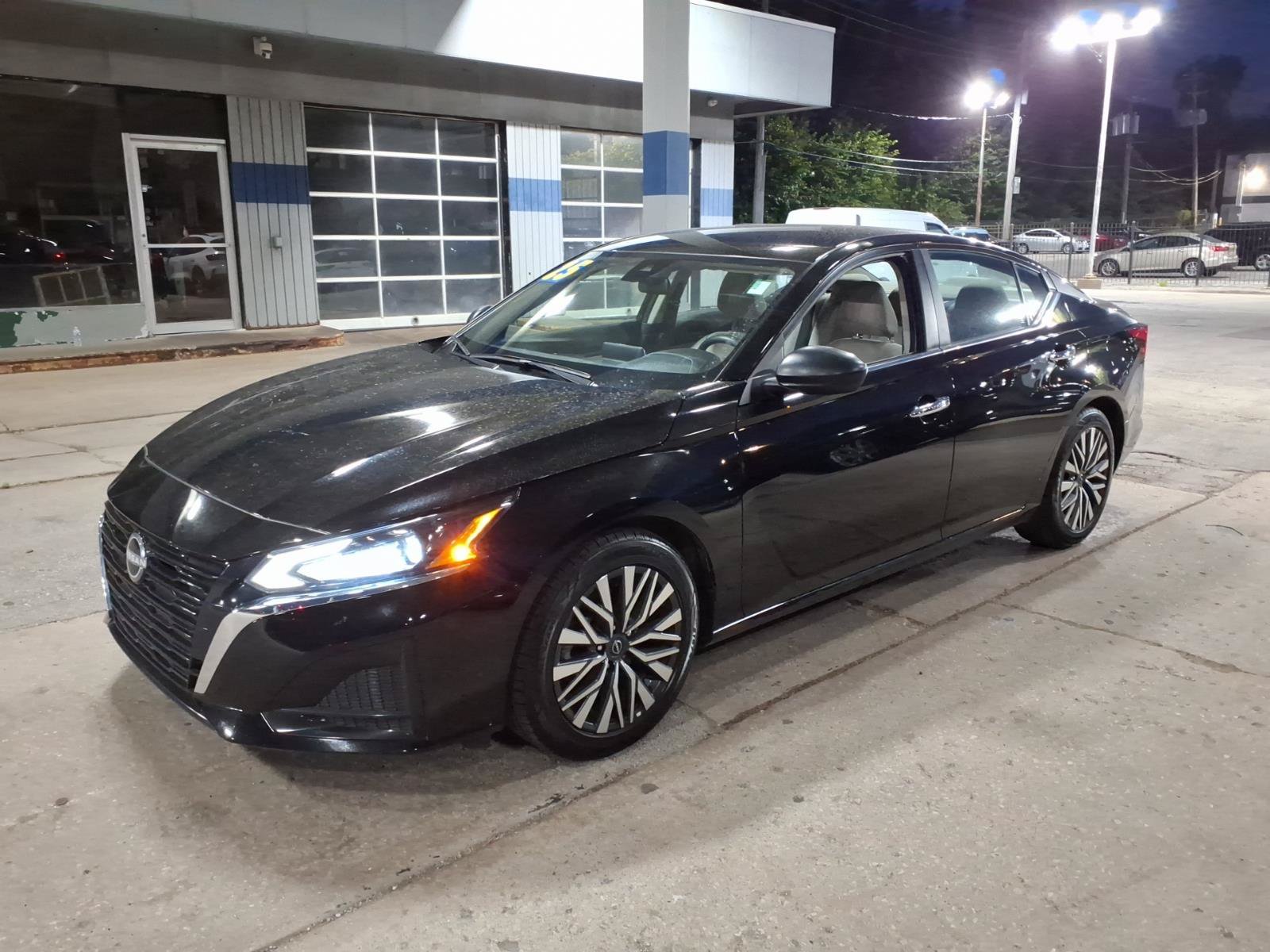 Used 2025 Nissan Altima 2.5 SV FWD image 6