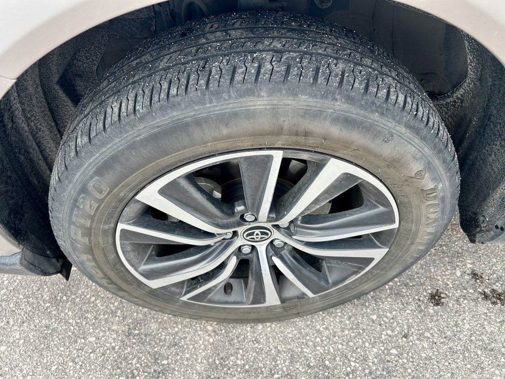 Used 2021 Toyota Venza LE image 27