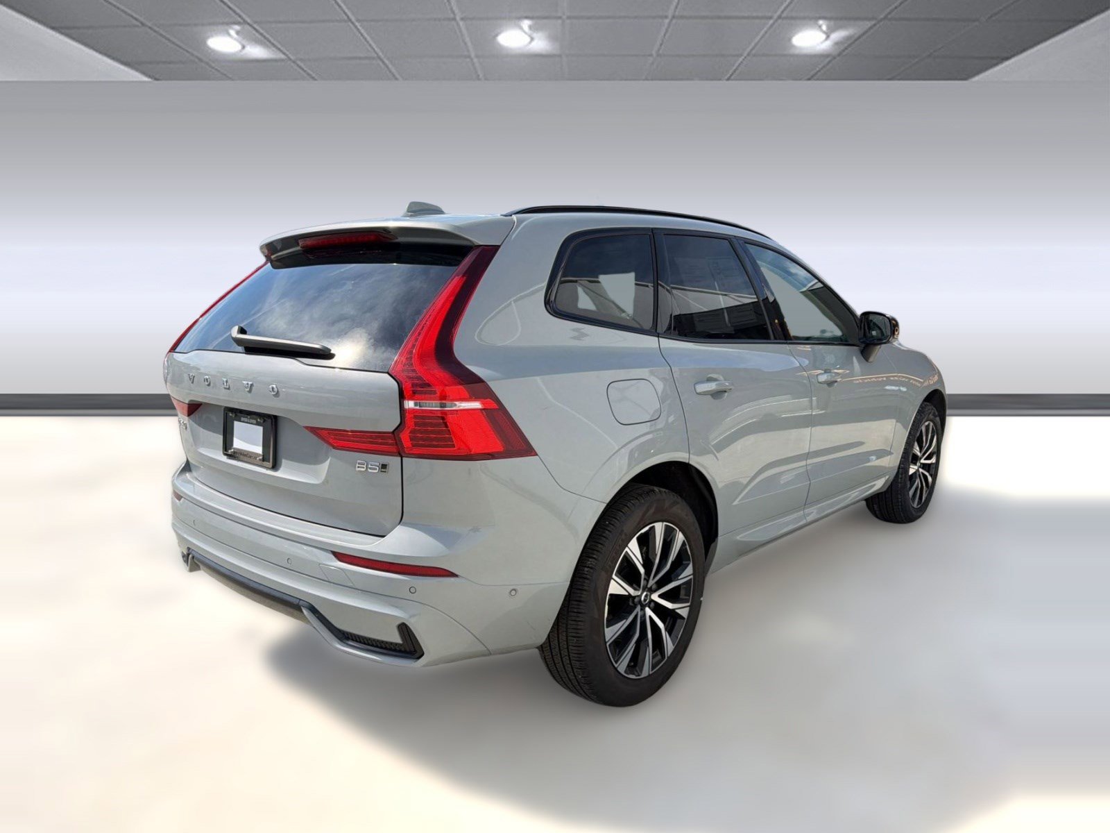 Certified 2025 Volvo XC60 B5 Plus image 9