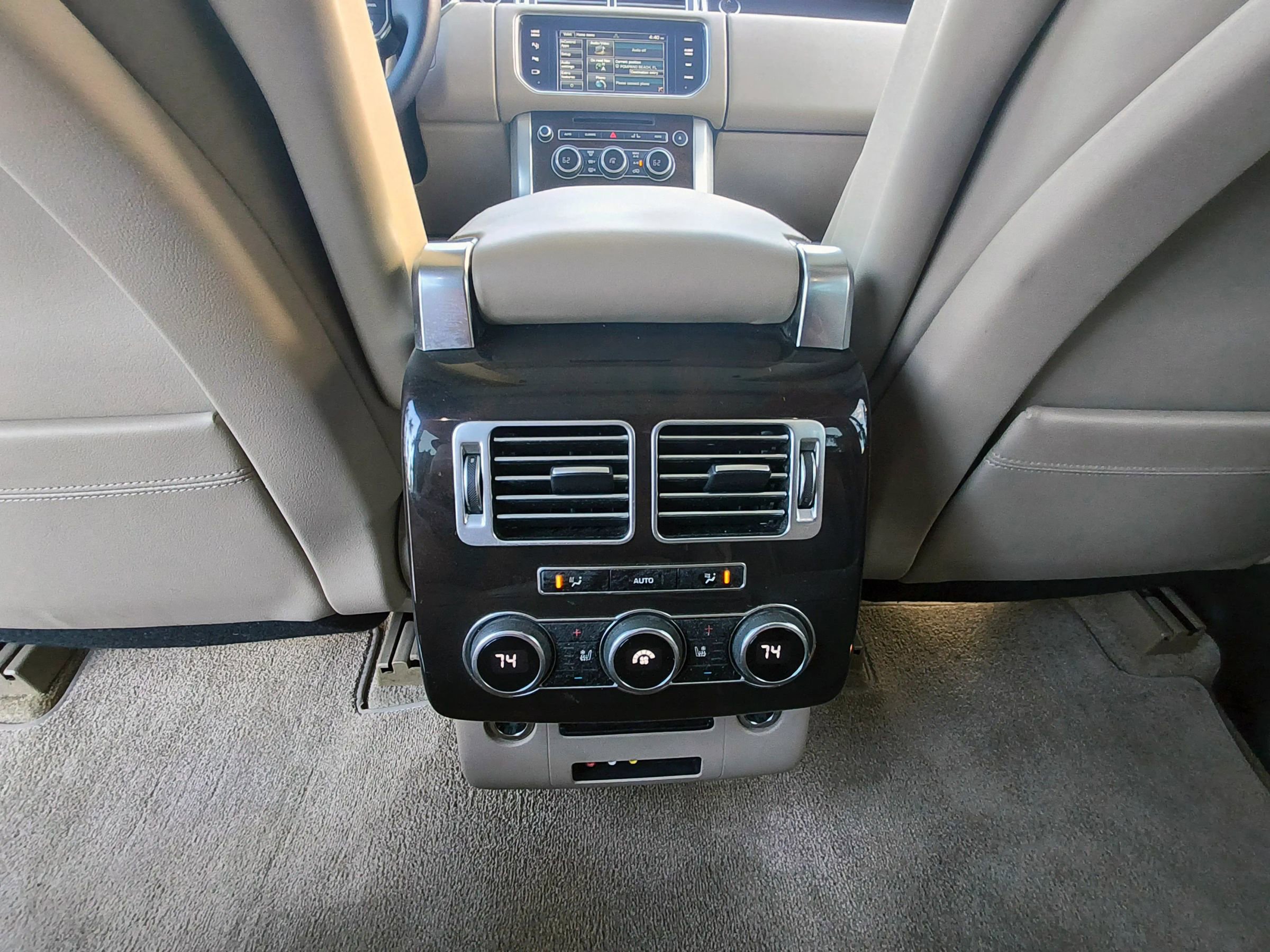 Used 2015 Land Rover Range Rover HSE image 25