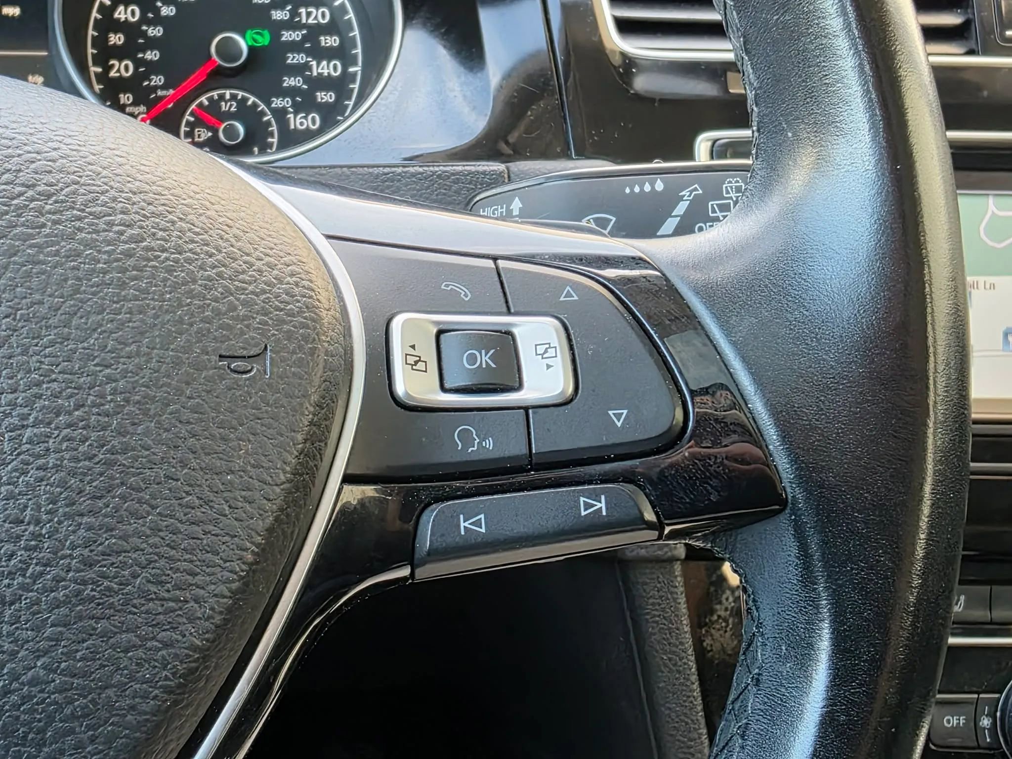 Used 2015 Volkswagen Golf S image 18