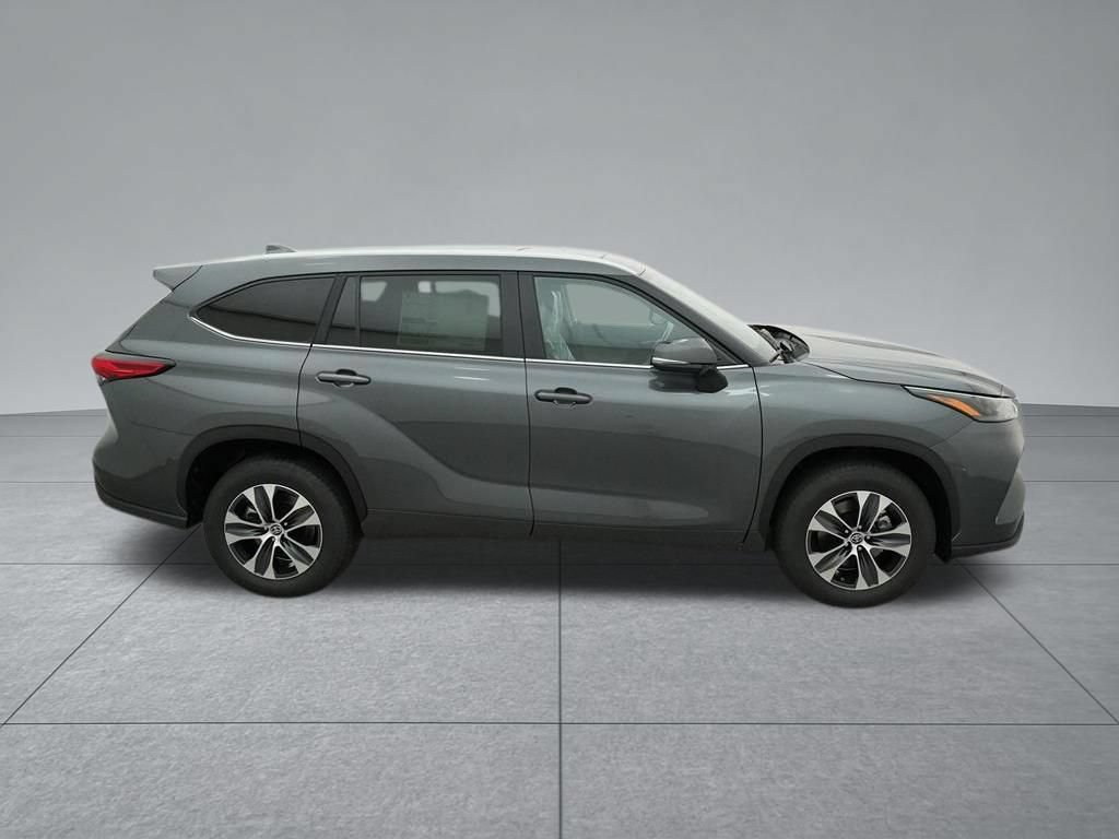Used 2023 Toyota Highlander XLE FWD image 14