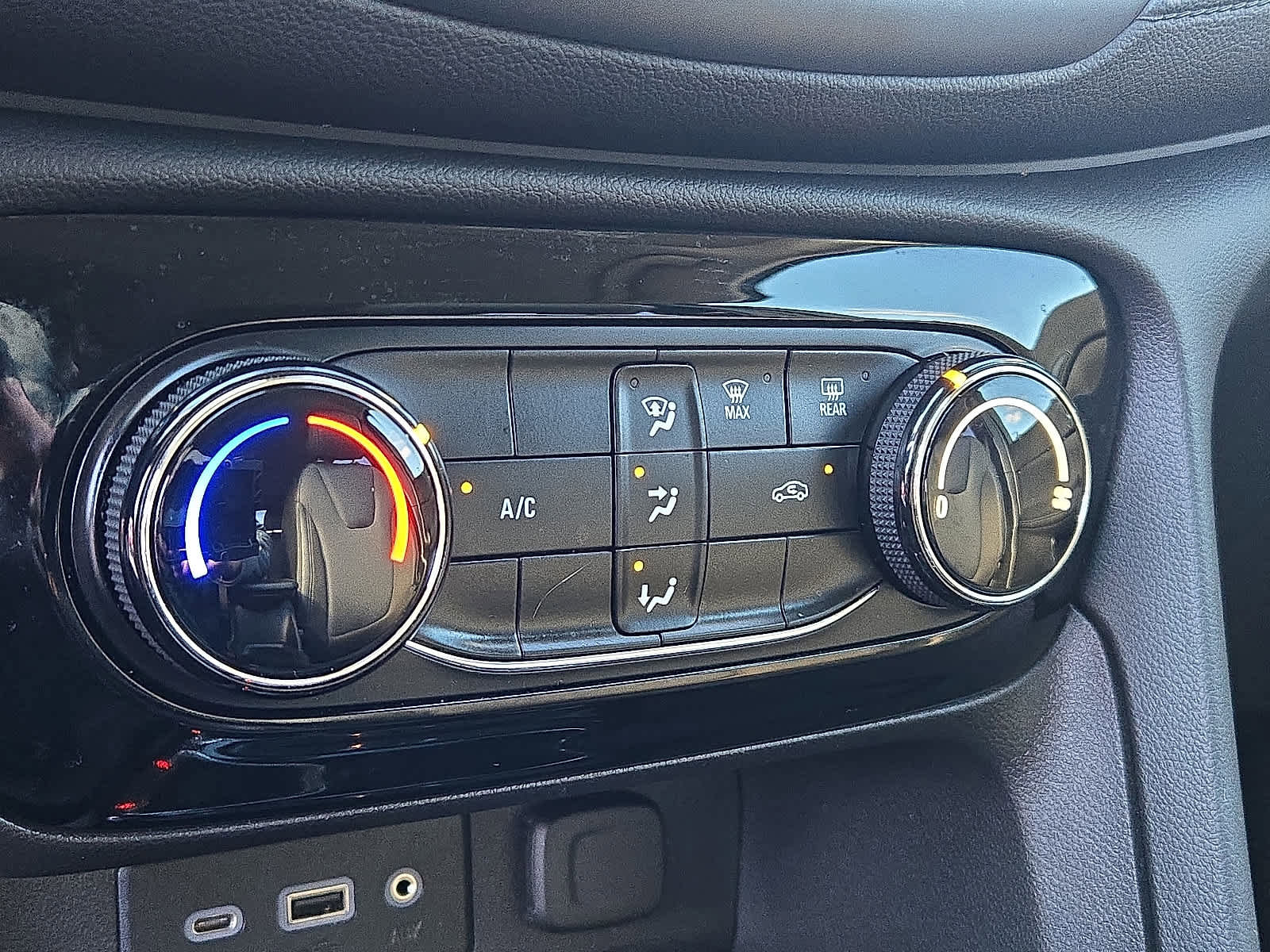 Used 2022 Buick Encore GX Preferred w/ Sport Touring Package image 19