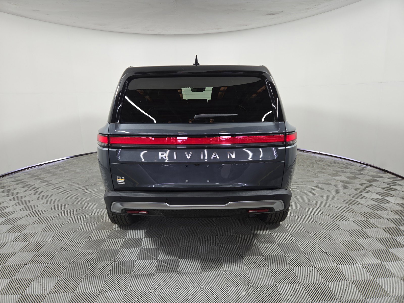 Used 2024 Rivian R1S Adventure AWD/4WD image 4