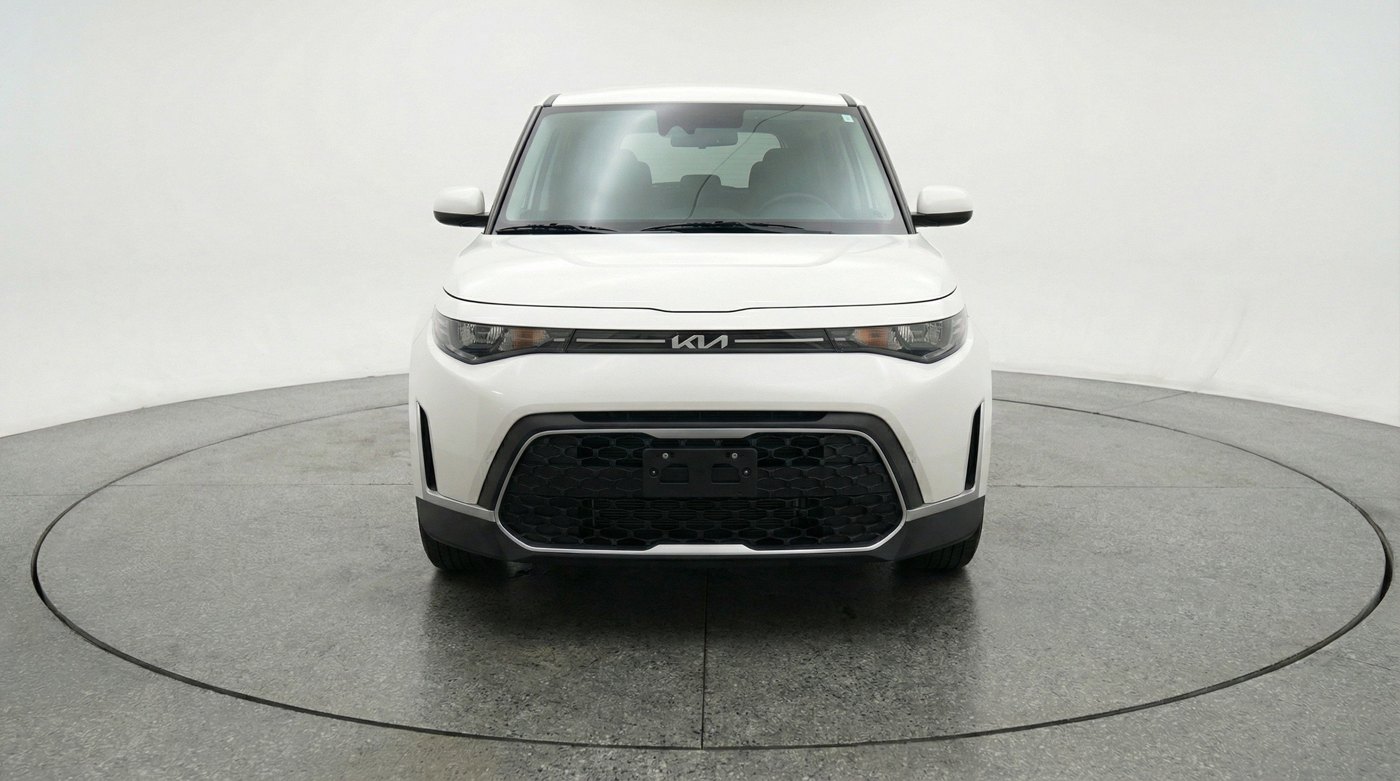 Used 2025 Kia Soul LX w/ LX Technology Package FWD image 2