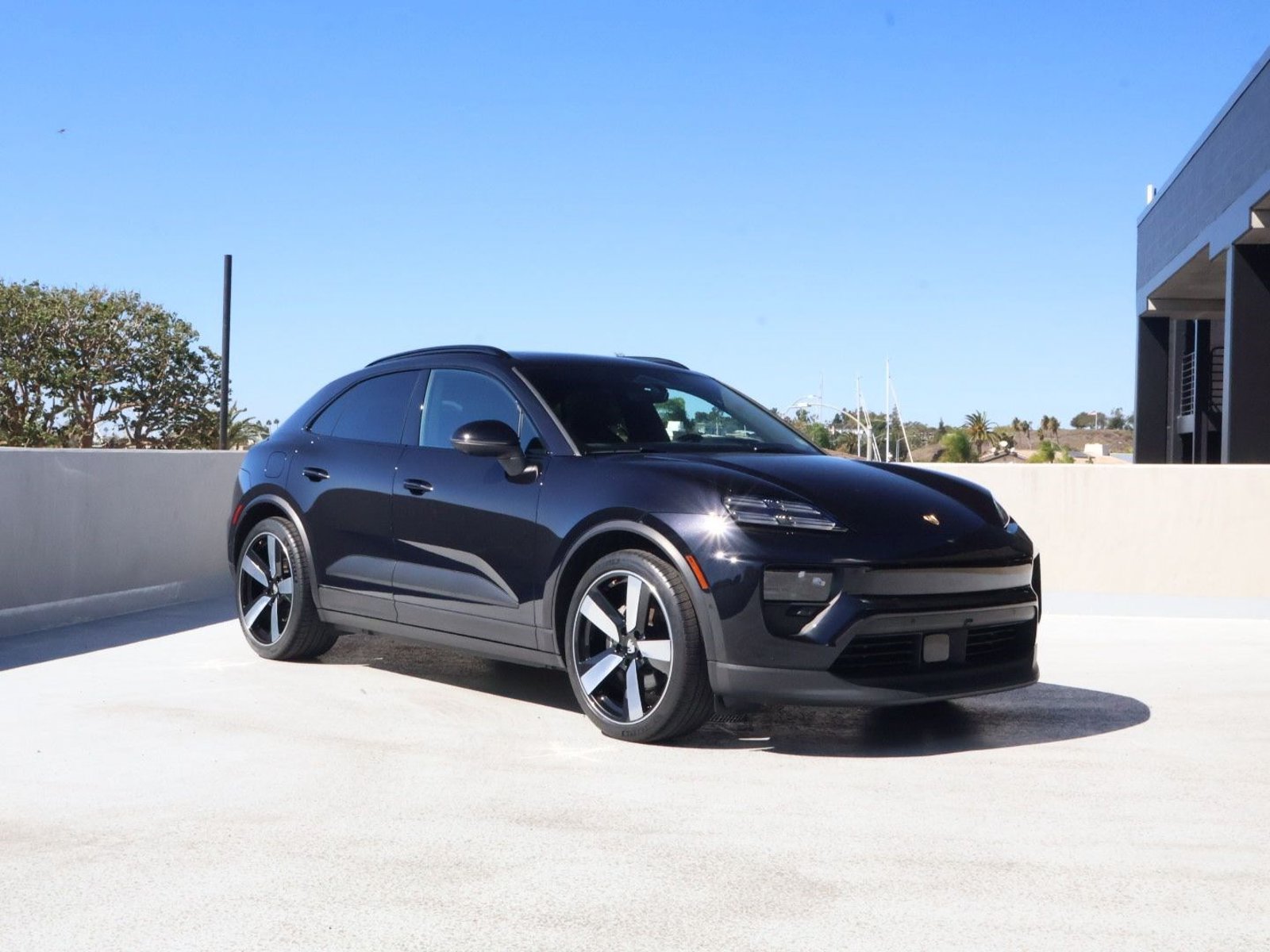 Certified 2024 Porsche Macan 4 Electric AWD/4WD image 7