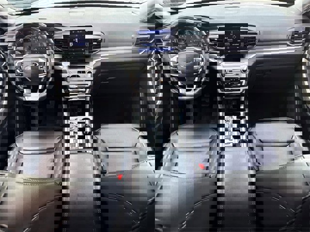 Used 2024 Ford Explorer XLT w/ Equipment Group 202A image 10