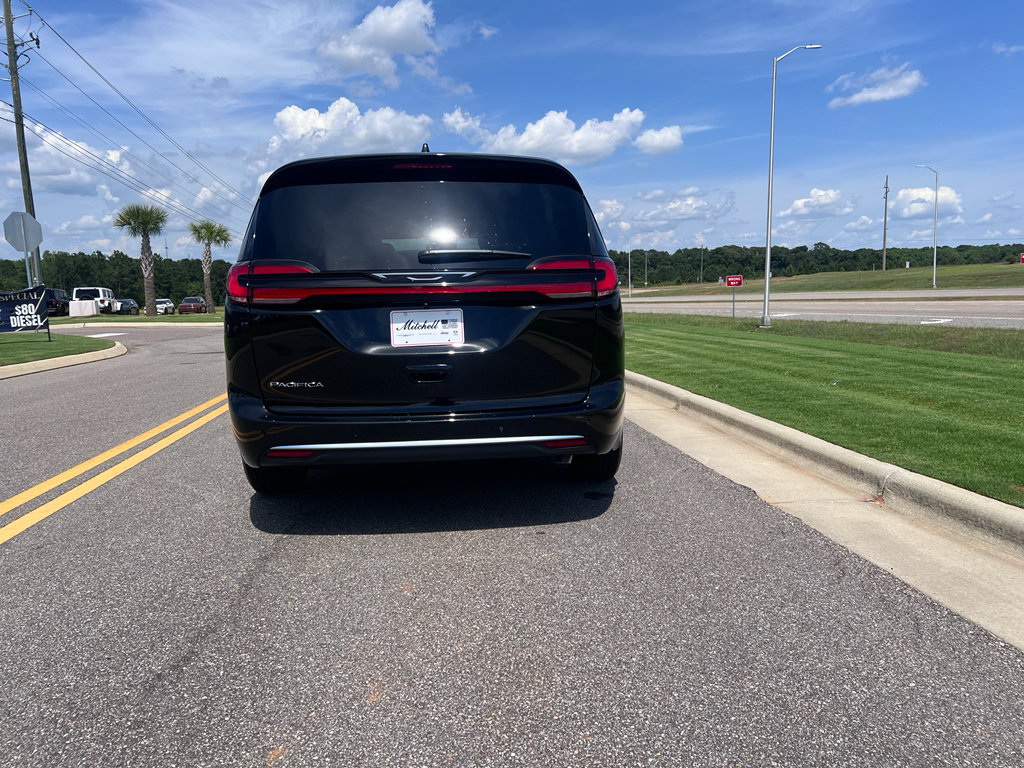 New 2027 Chrysler Pacifica Select w/ Family Tech Group FWD image 6