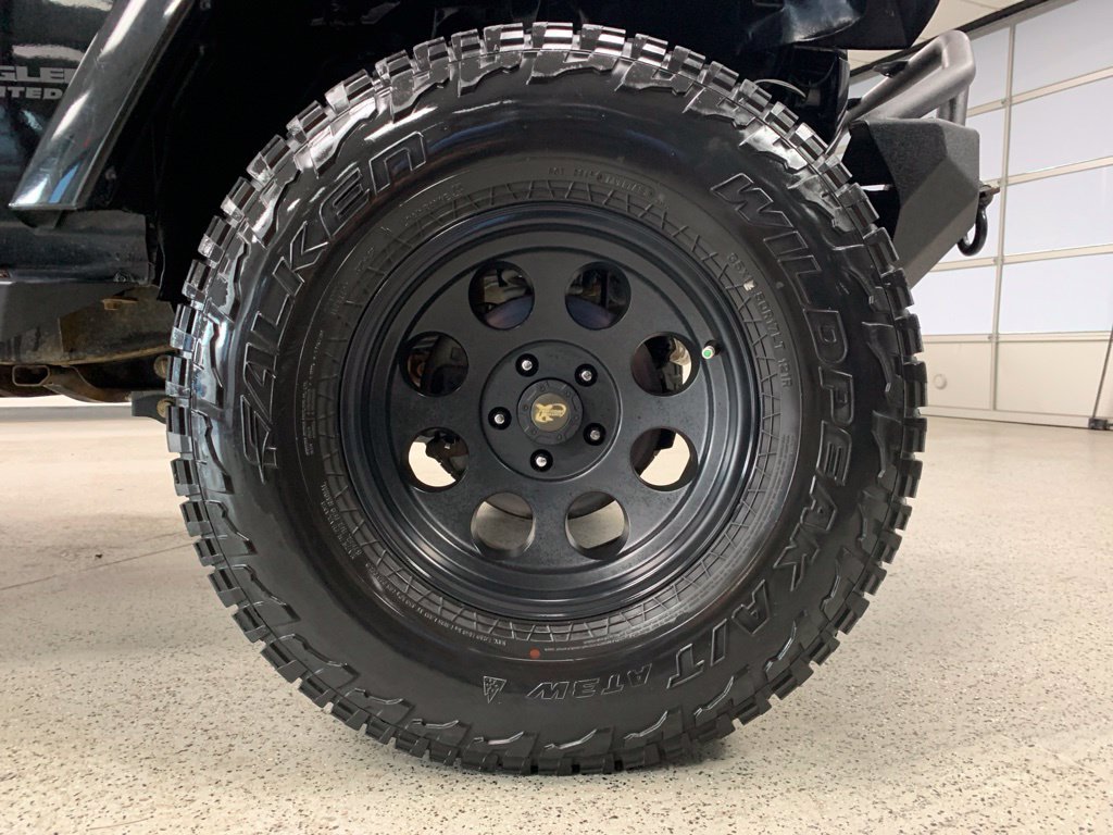 Used 2013 Jeep Wrangler Unlimited Sahara w/ Dual Top Group AWD/4WD image 8
