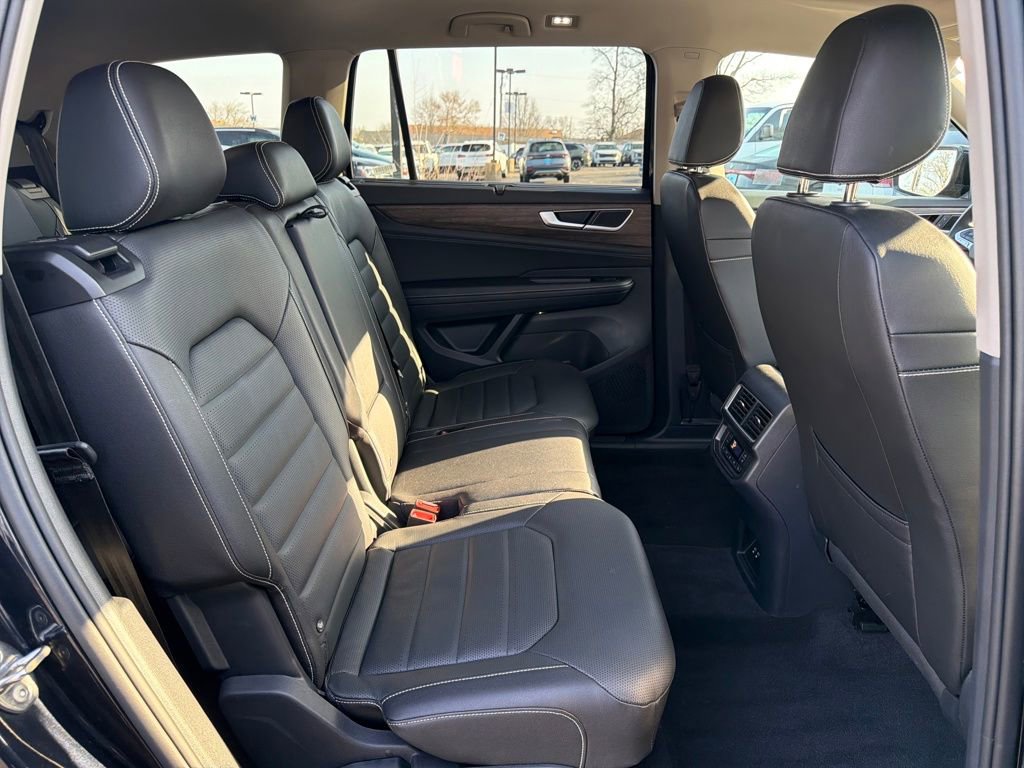 Used 2025 Volkswagen Atlas SEL image 35