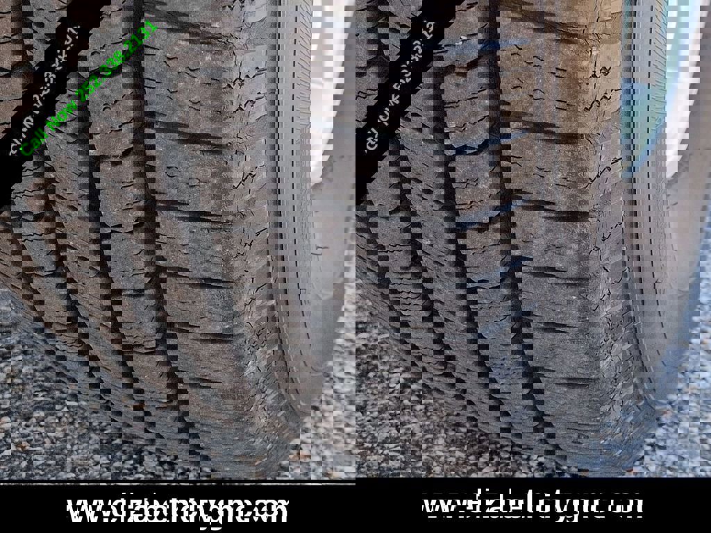 Used 2012 GMC Yukon XL SLT w/ SLT-2 Equipment Package AWD/4WD image 12