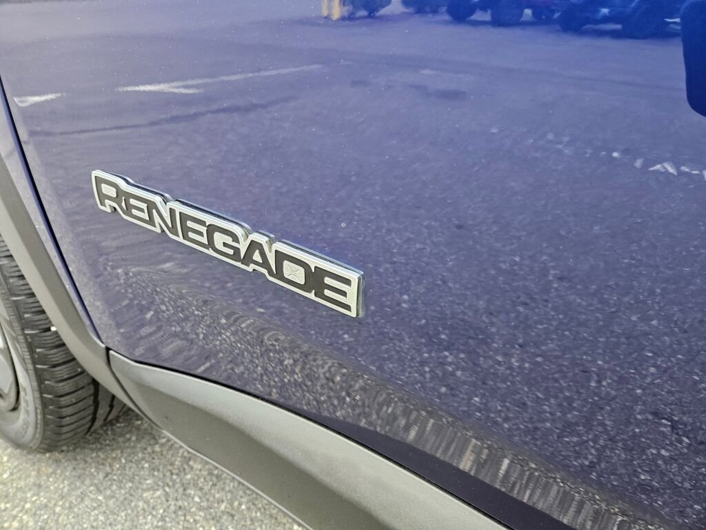 Used 2017 Jeep Renegade Latitude AWD/4WD image 11