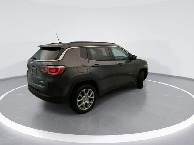 Used 2022 Jeep Compass Latitude AWD/4WD image 6