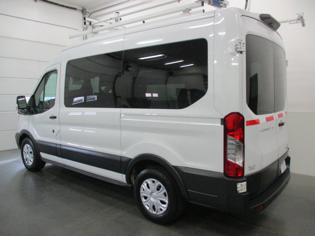Used 2018 Ford Transit 150 XLT image 4
