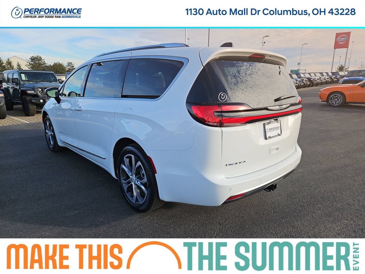 New 2026 Chrysler Pacifica Pinnacle w/ Trailer Tow Group FWD image 5