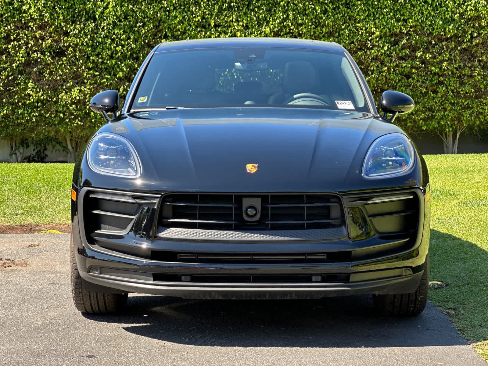Certified 2025 Porsche Macan AWD/4WD image 11