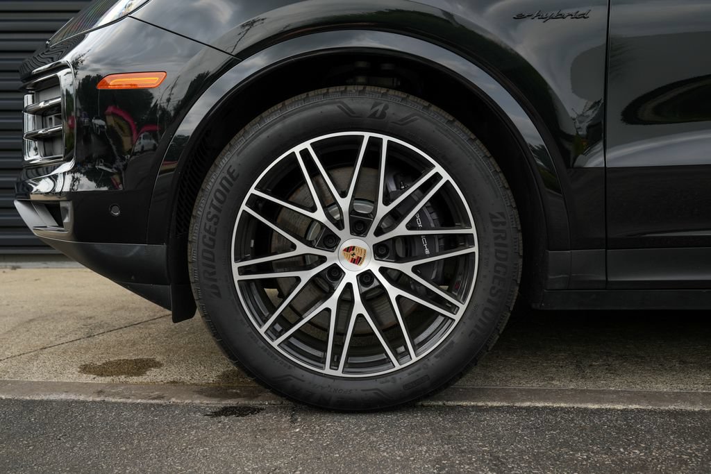 Certified 2025 Porsche Cayenne E-Hybrid AWD/4WD image 11
