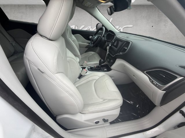Used 2021 Jeep Cherokee Latitude Lux FWD image 24