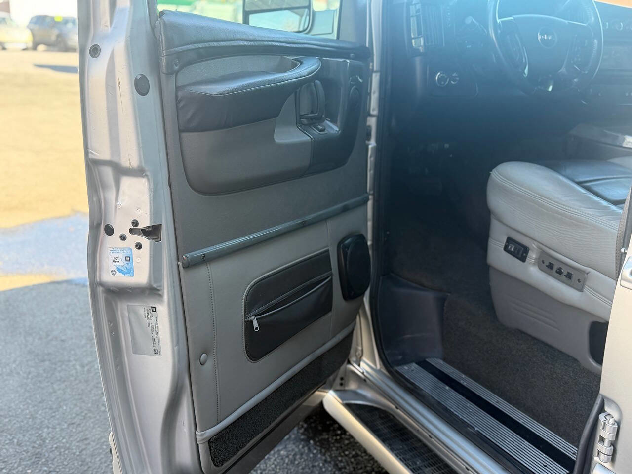 Used 2013 GMC Savana 1500 image 3