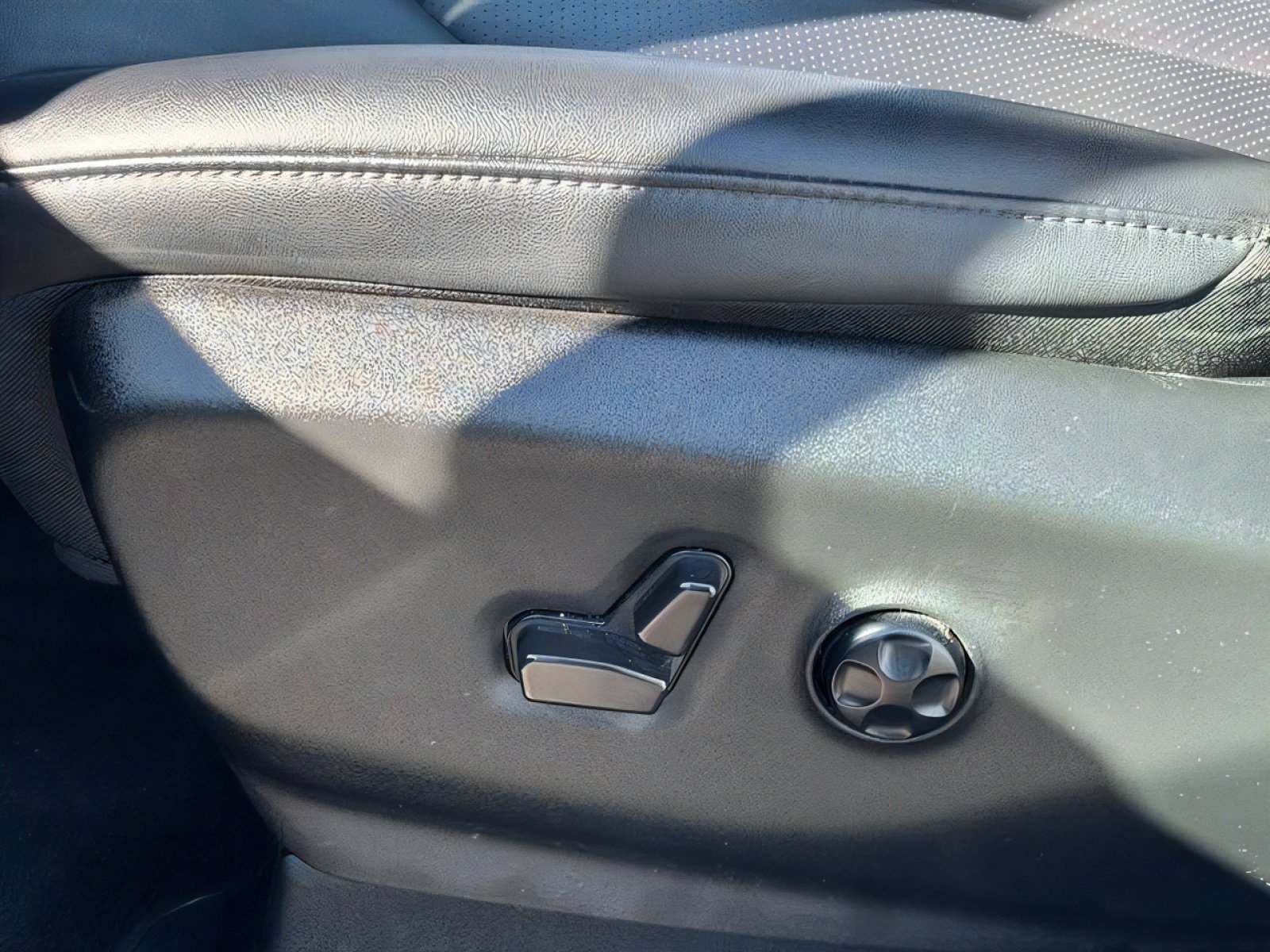 Used 2025 Chrysler Pacifica Select FWD image 25