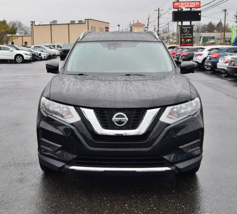 Used 2020 Nissan Rogue SV w/ Premium Package image 2