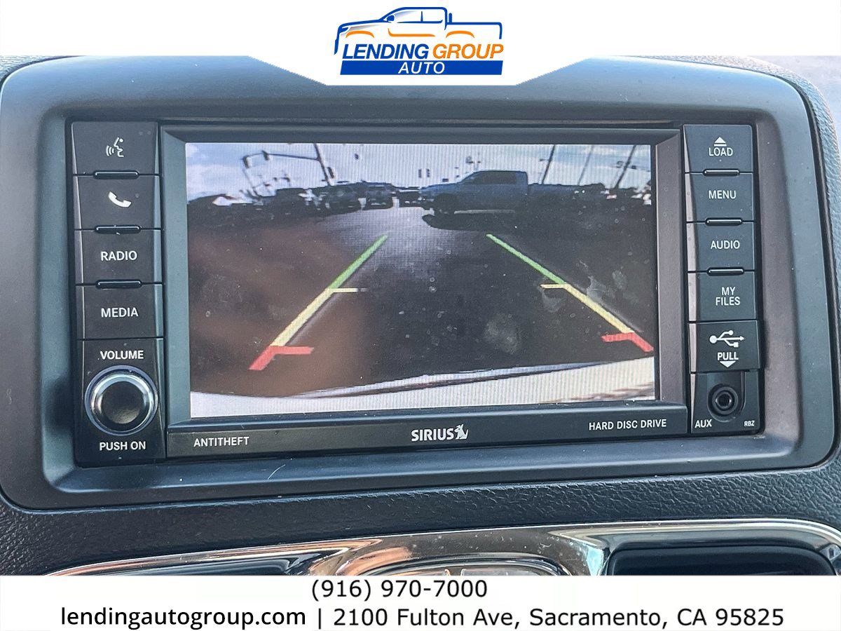 Used 2016 Chrysler Town & Country Touring image 22