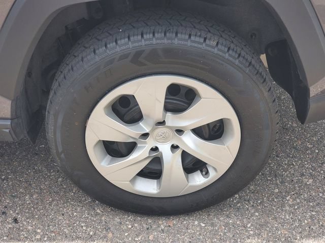 Used 2021 Toyota RAV4 LE AWD/4WD image 5