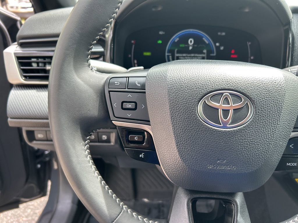 Used 2025 Toyota Camry SE w/ Convenience Package image 23