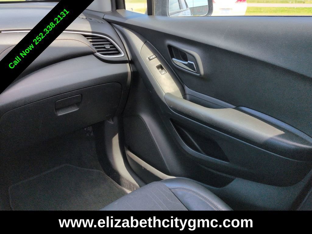 Used 2022 Chevrolet Trax LT w/ Driver Confidence Package image 16