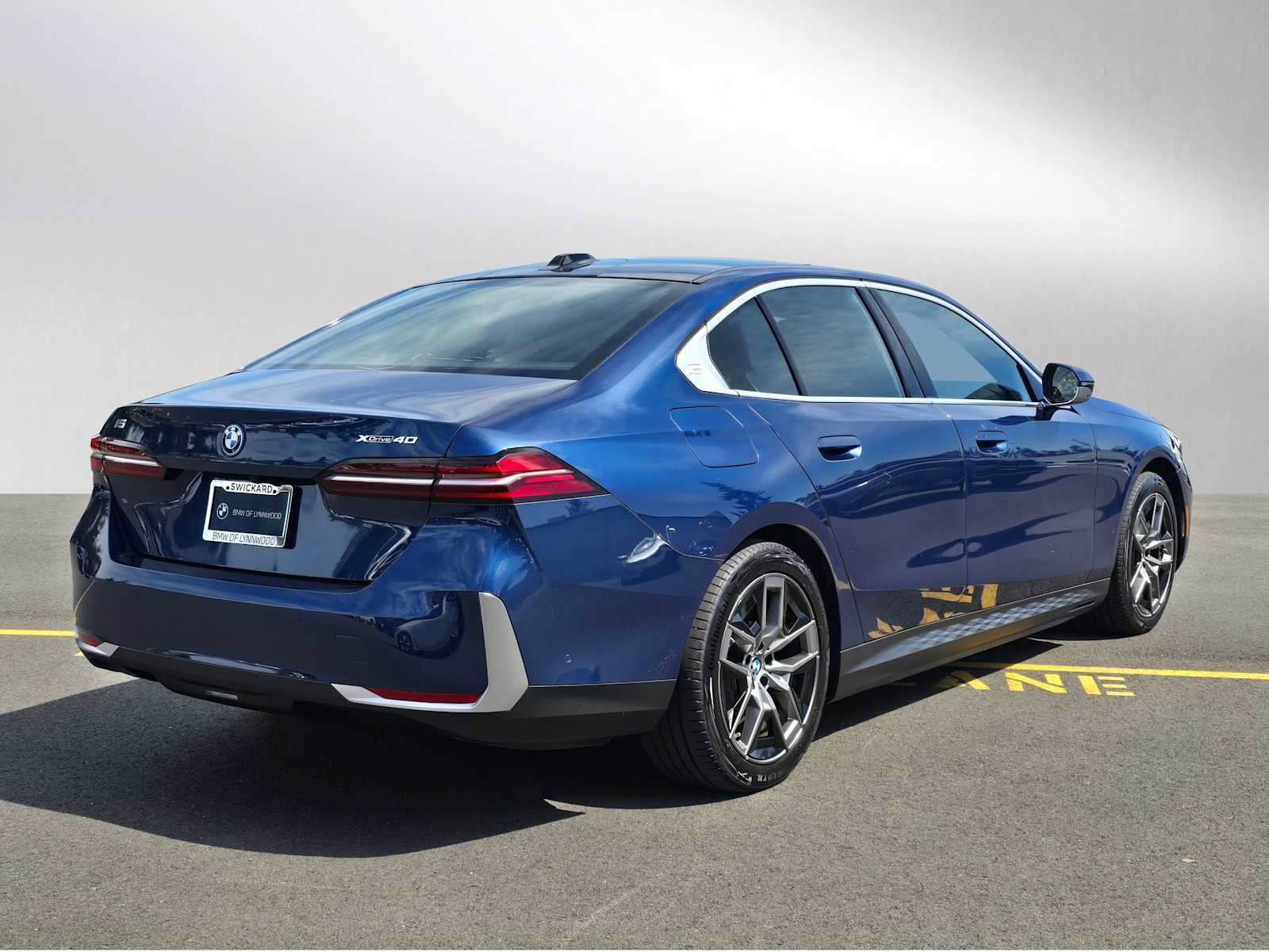 Used 2026 BMW i5 eDrive40 AWD/4WD image 3