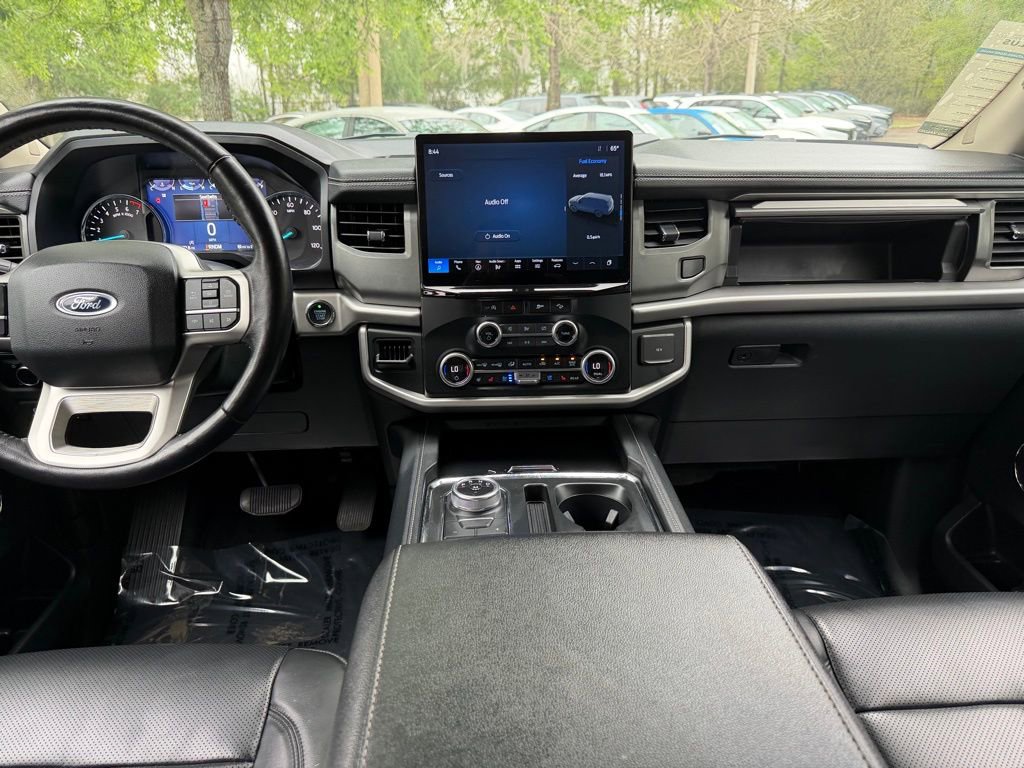 Used 2024 Ford Expedition XLT image 15