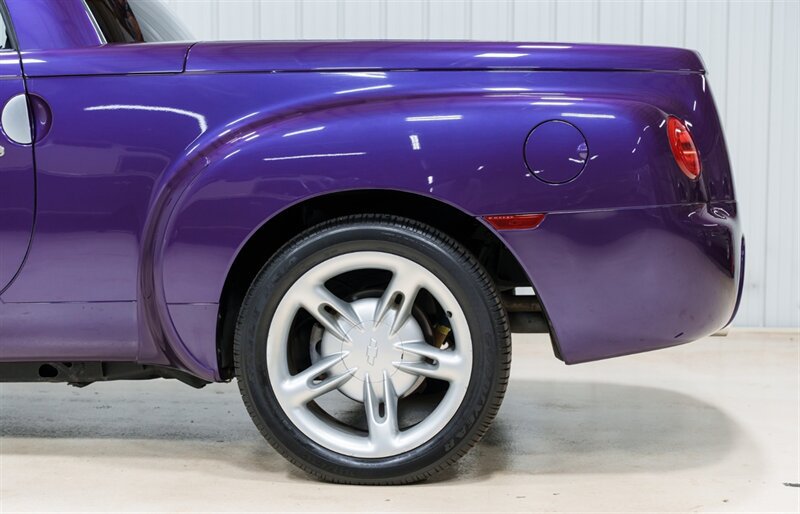 Used 2004 Chevrolet SSR w/ Preferred Equipment Group RWD image 4