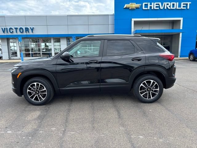 Used 2024 Chevrolet TrailBlazer LT AWD/4WD image 2