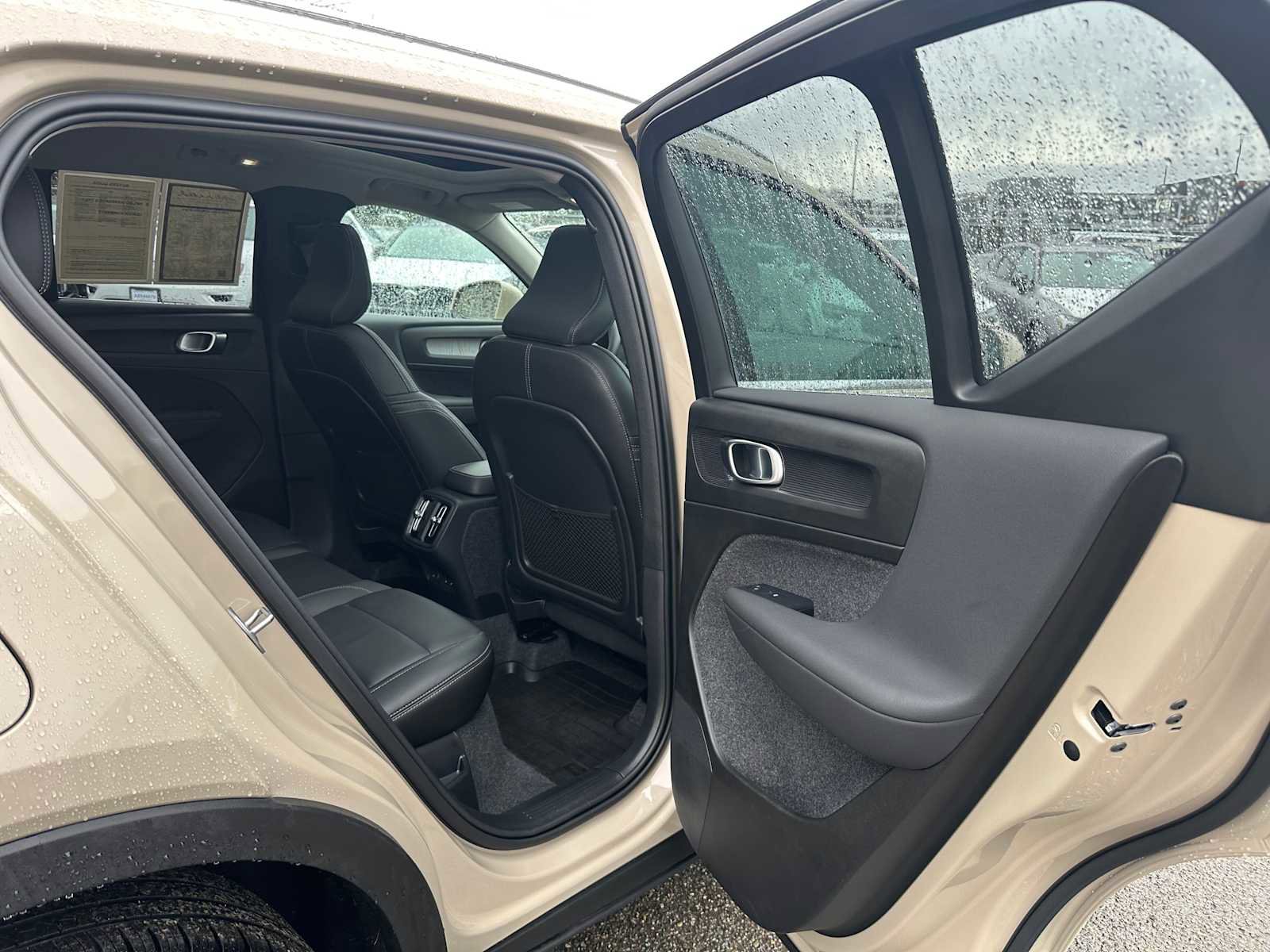 Used 2025 Volvo XC40 B5 Ultra w/ Climate Package image 13