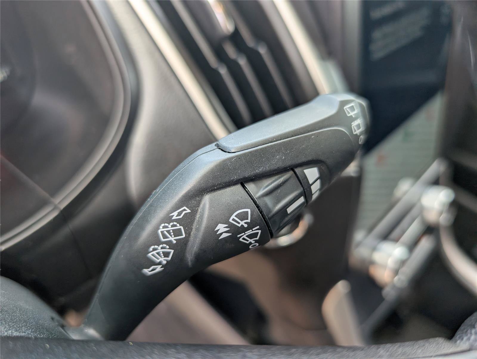 Used 2024 Ford Edge SEL AWD/4WD image 21