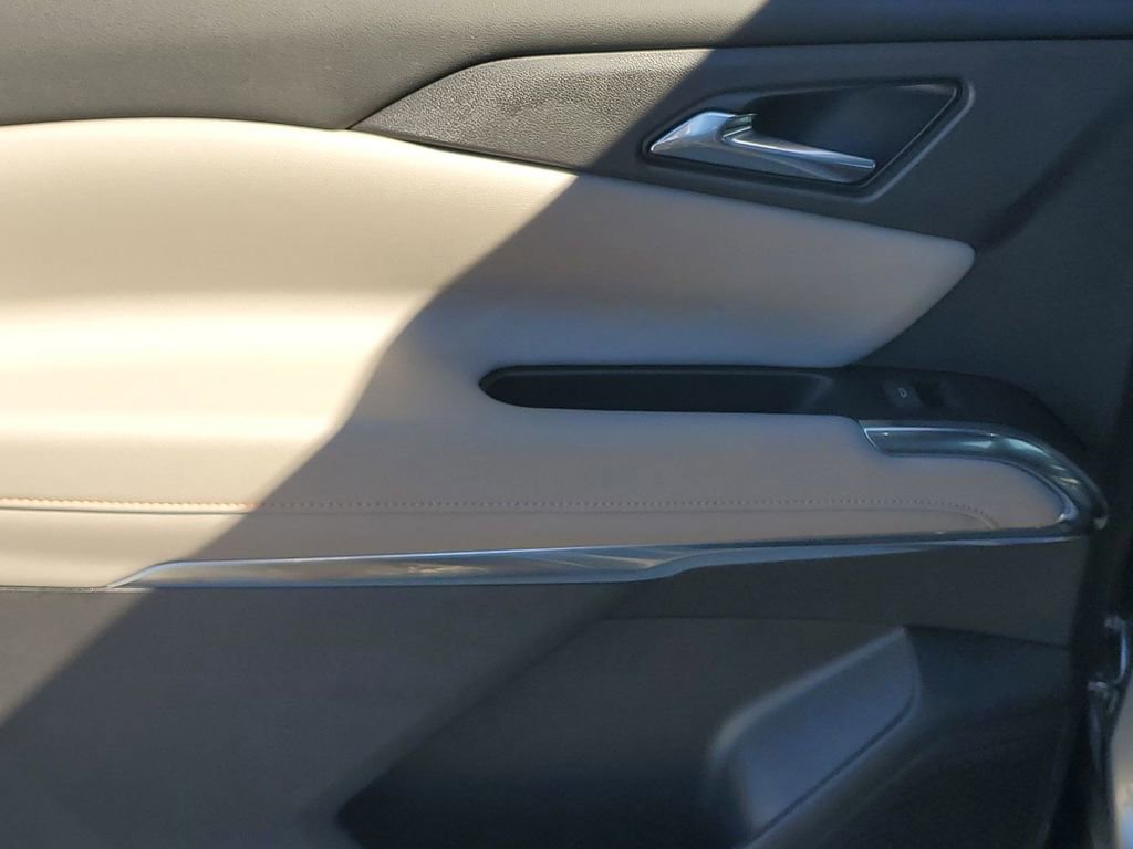 Used 2025 Chevrolet Traverse LT image 43