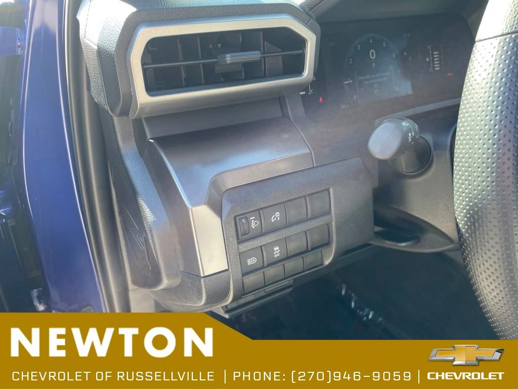 Used 2025 Toyota Tacoma SR5 AWD/4WD image 7