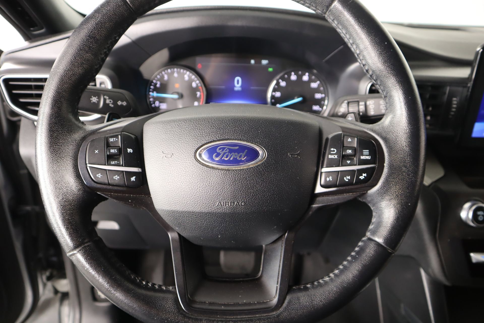 Used 2020 Ford Explorer XLT w/ Equipment Group 202A AWD/4WD image 3
