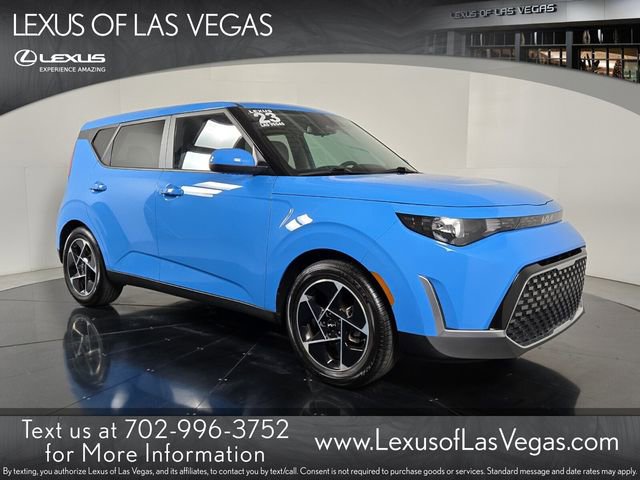 Used 2023 Kia Soul EX image 1