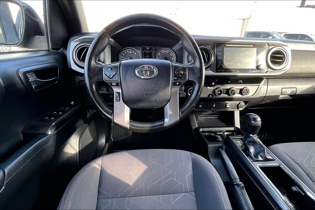 Used 2016 Toyota Tacoma TRD Sport w/ Towing Package RWD image 6