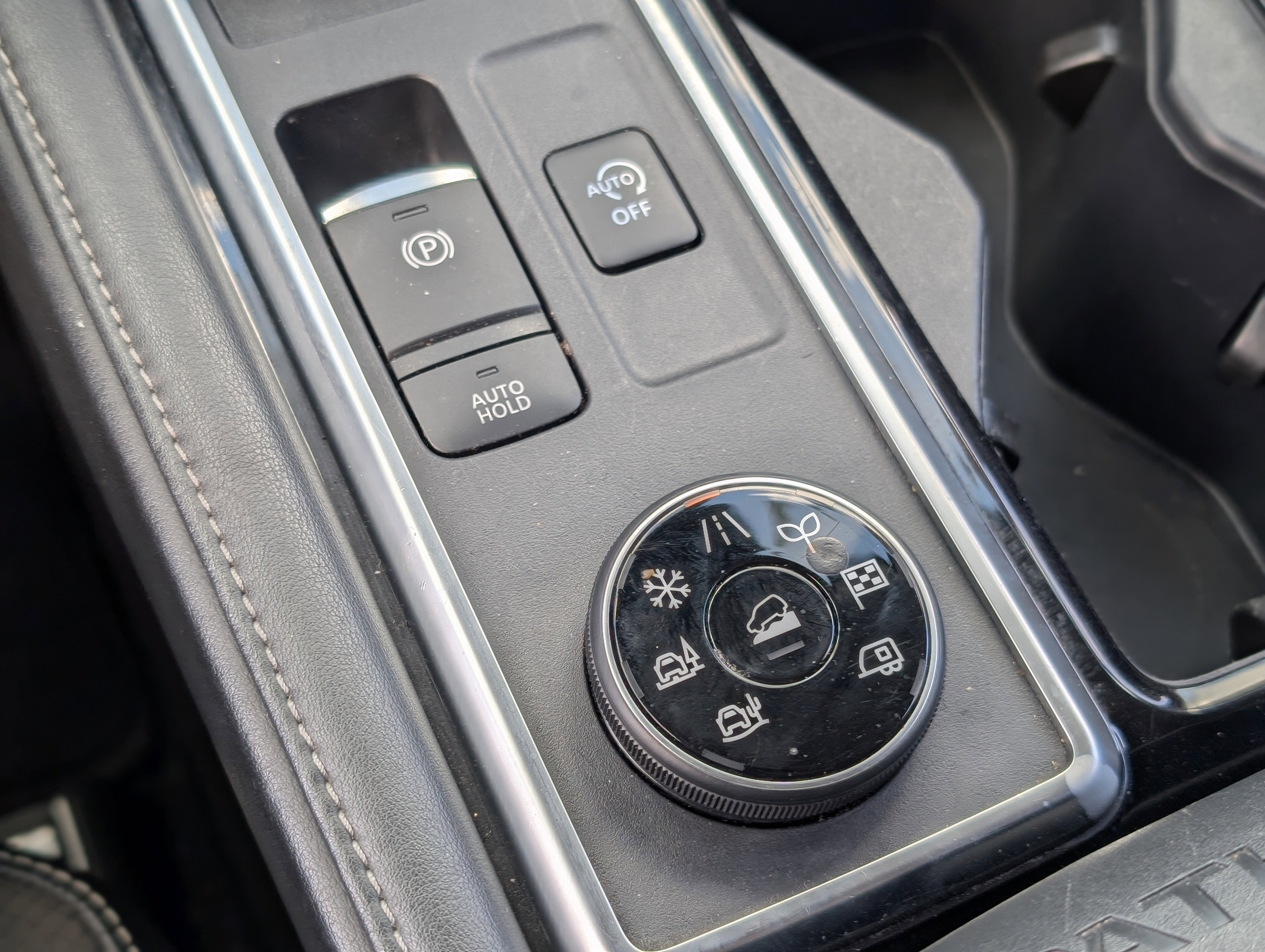 Used 2022 Nissan Pathfinder SL image 25