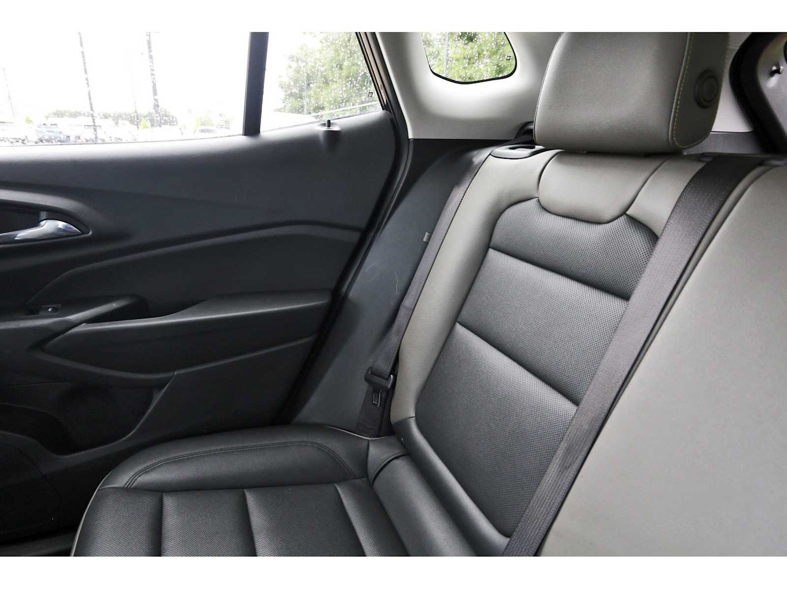 Used 2025 Chevrolet Trax ACTIV w/ Driver Confidence Package FWD image 9
