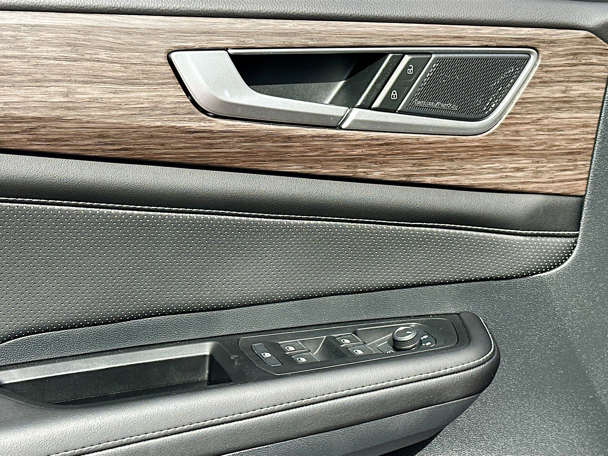 Used 2024 Volkswagen Atlas SEL Premium R-Line image 18