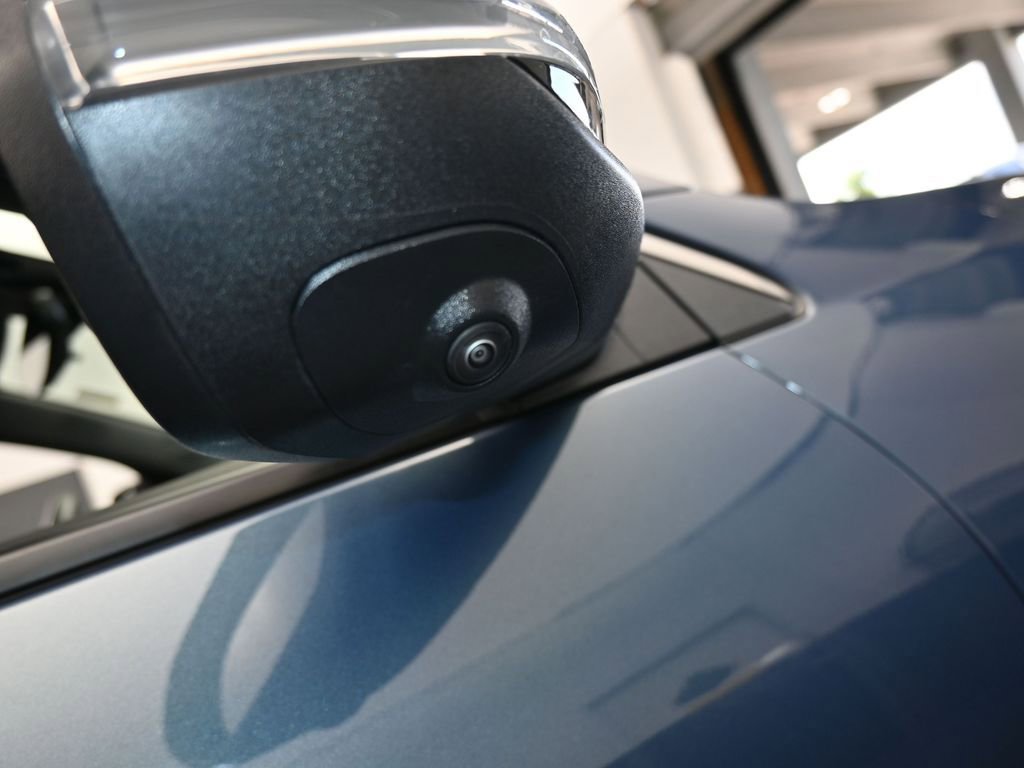 Used 2025 Chevrolet Traverse High Country image 56