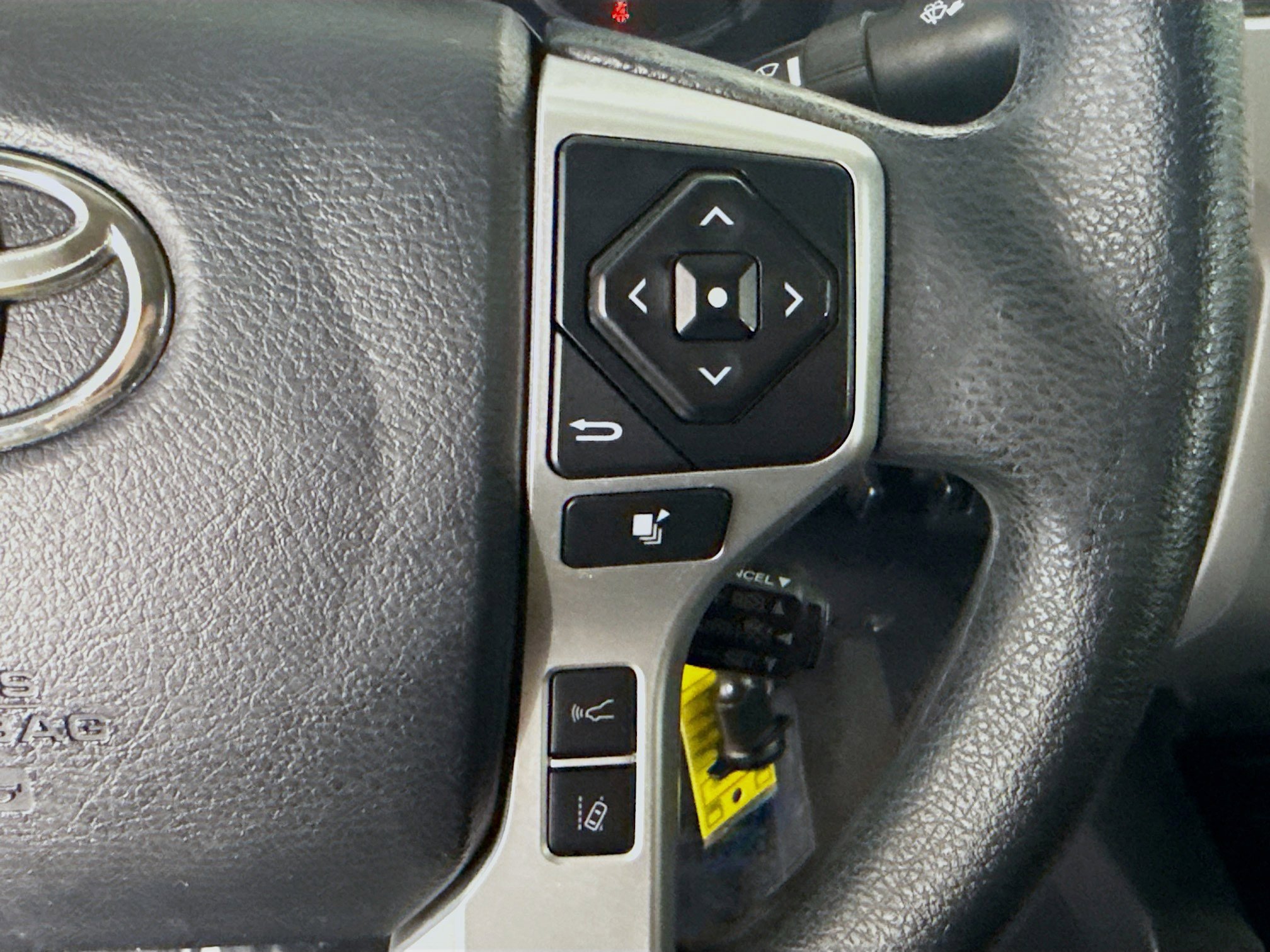 Used 2018 Toyota Tundra SR5 w/ SR5 Upgrade Package image 15